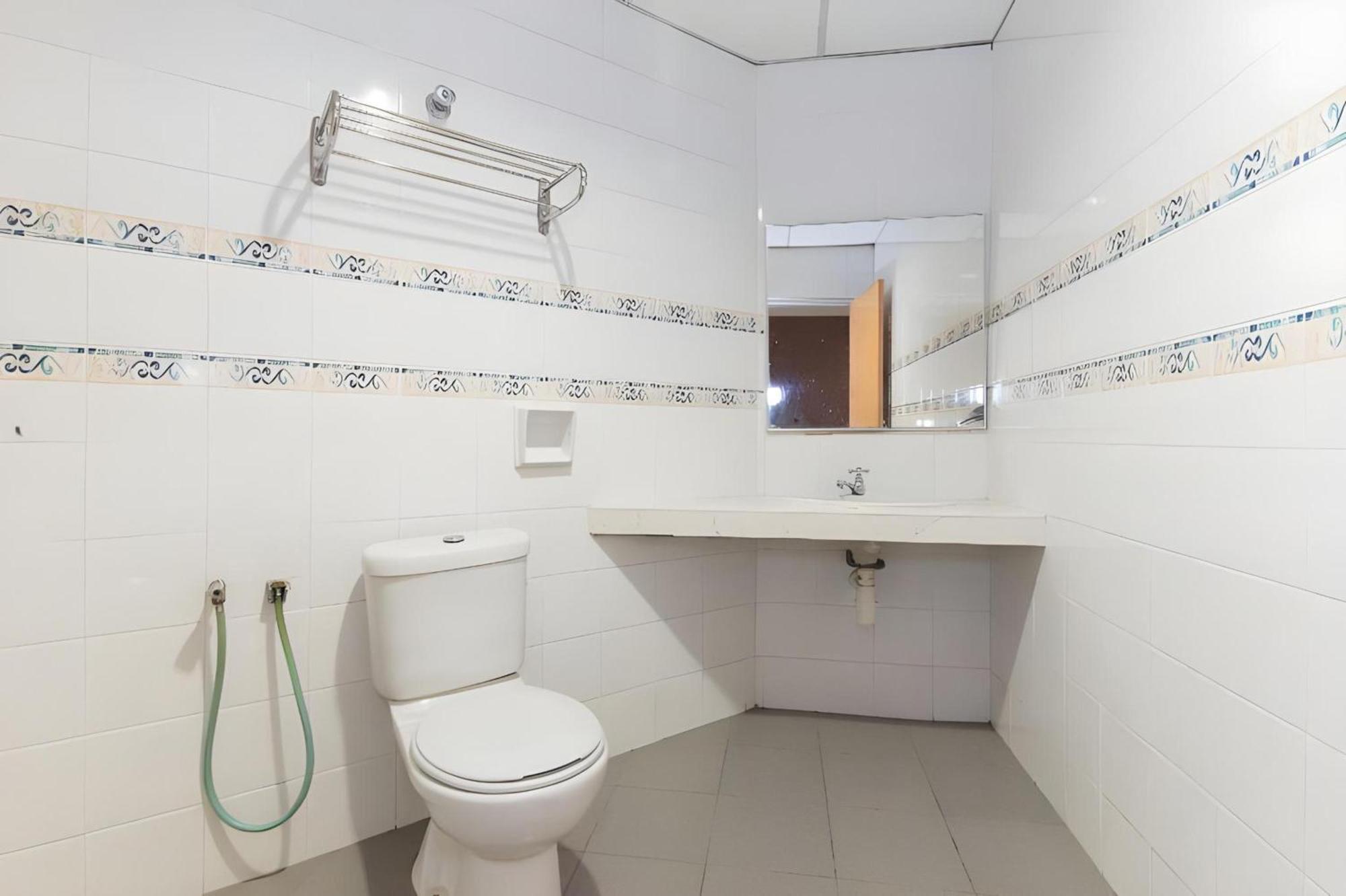 Super Oyo 447 Comfort Hotel Meru กลัง ภายนอก รูปภาพ