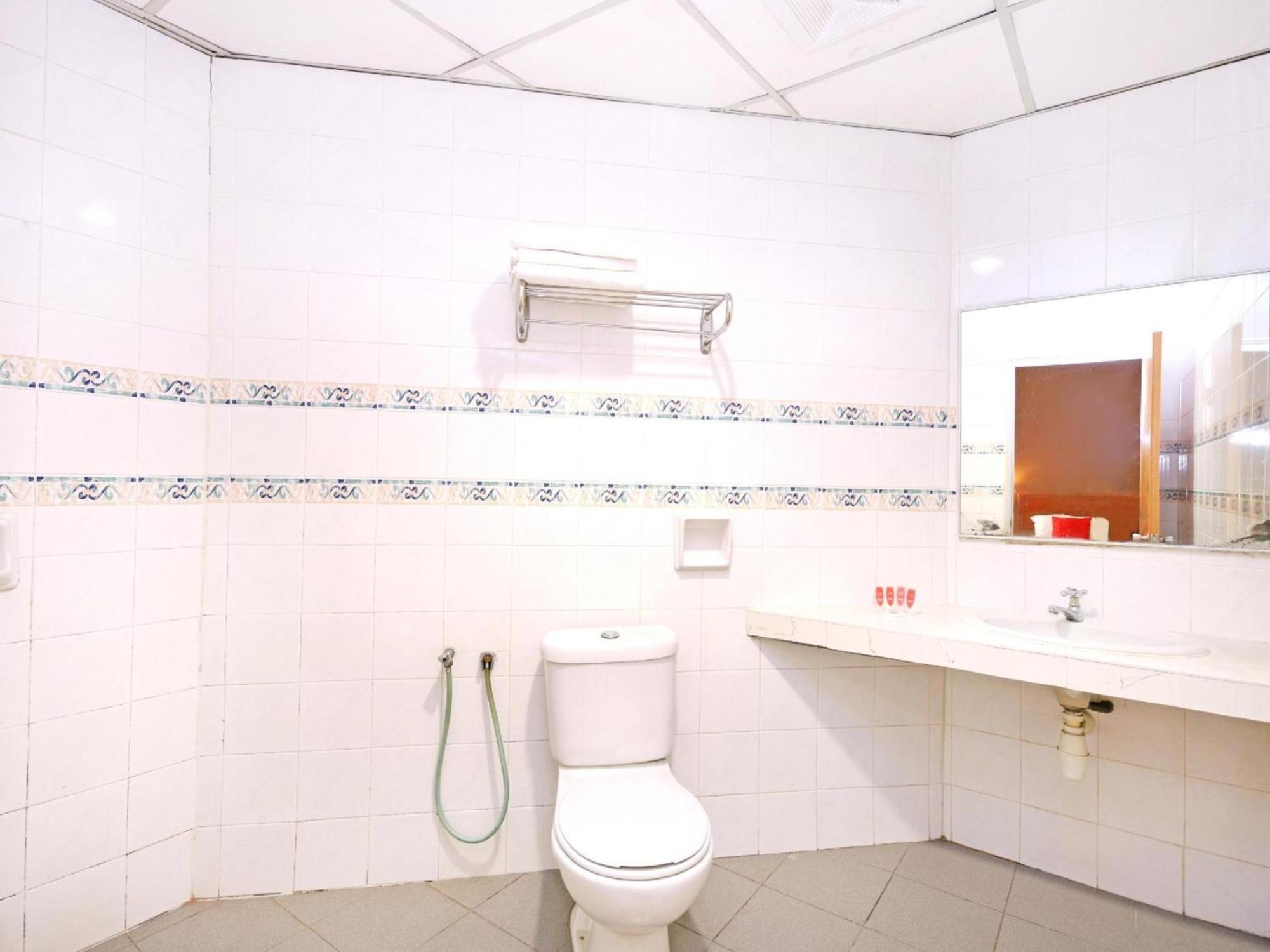 Super Oyo 447 Comfort Hotel Meru กลัง ภายนอก รูปภาพ