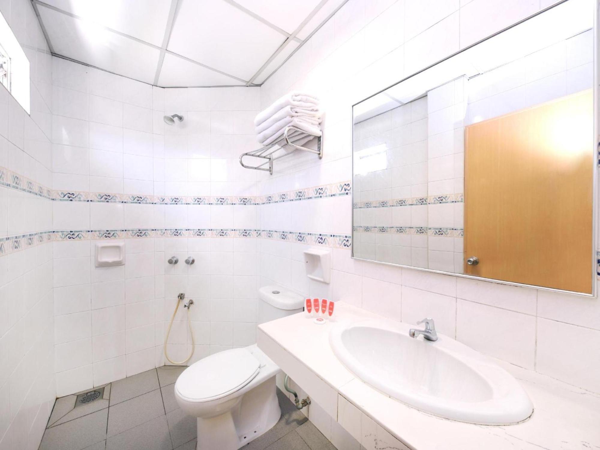 Super Oyo 447 Comfort Hotel Meru กลัง ภายนอก รูปภาพ