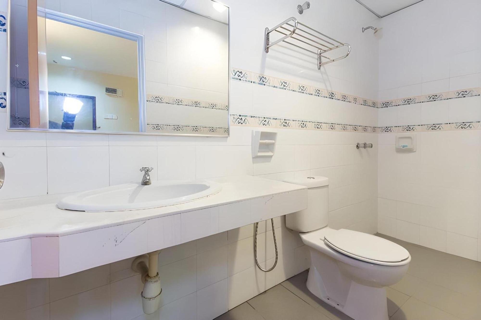 Super Oyo 447 Comfort Hotel Meru กลัง ภายนอก รูปภาพ