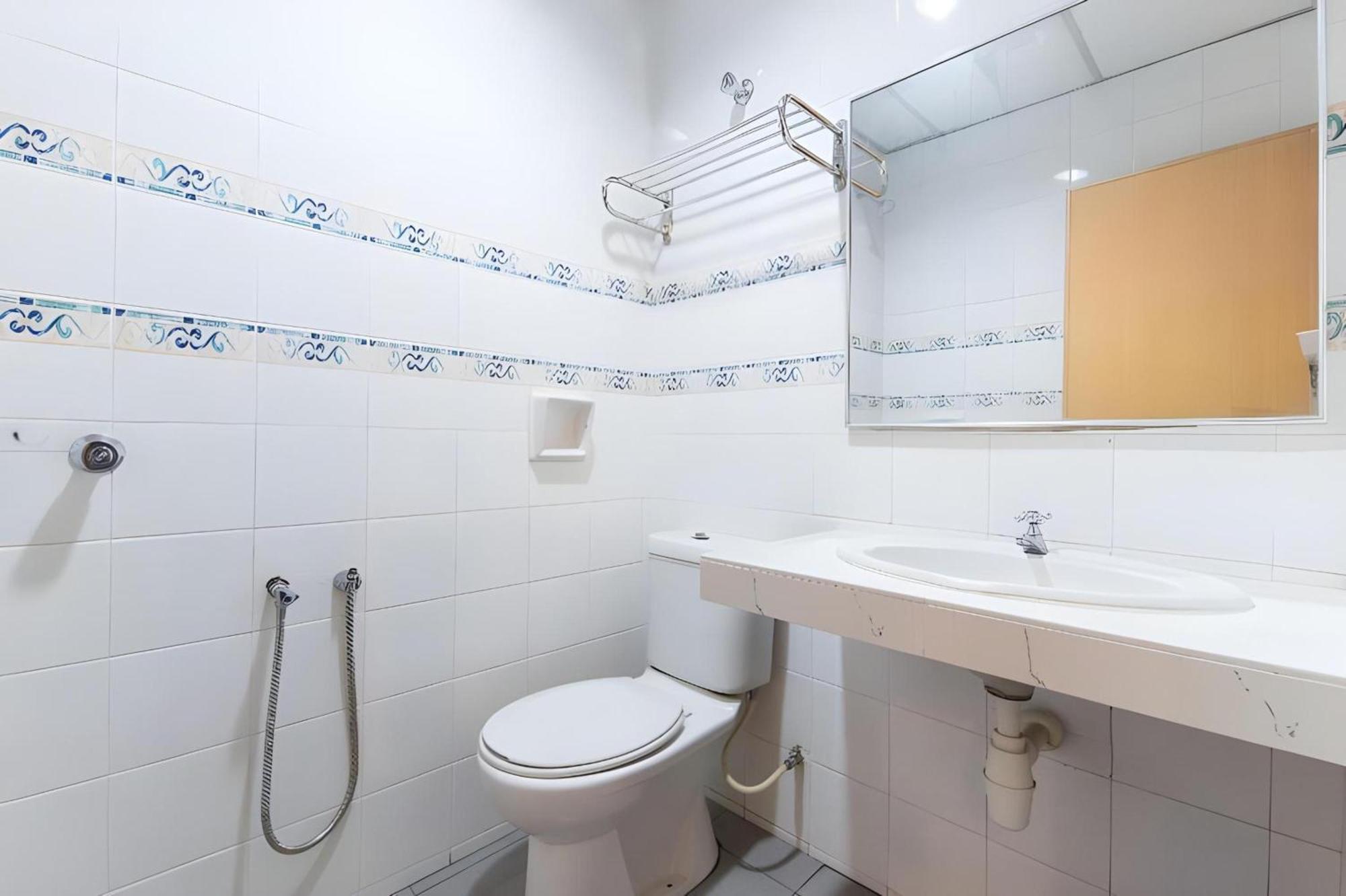 Super Oyo 447 Comfort Hotel Meru กลัง ภายนอก รูปภาพ