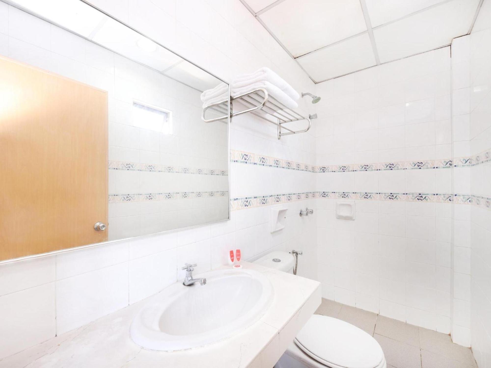 Super Oyo 447 Comfort Hotel Meru กลัง ภายนอก รูปภาพ
