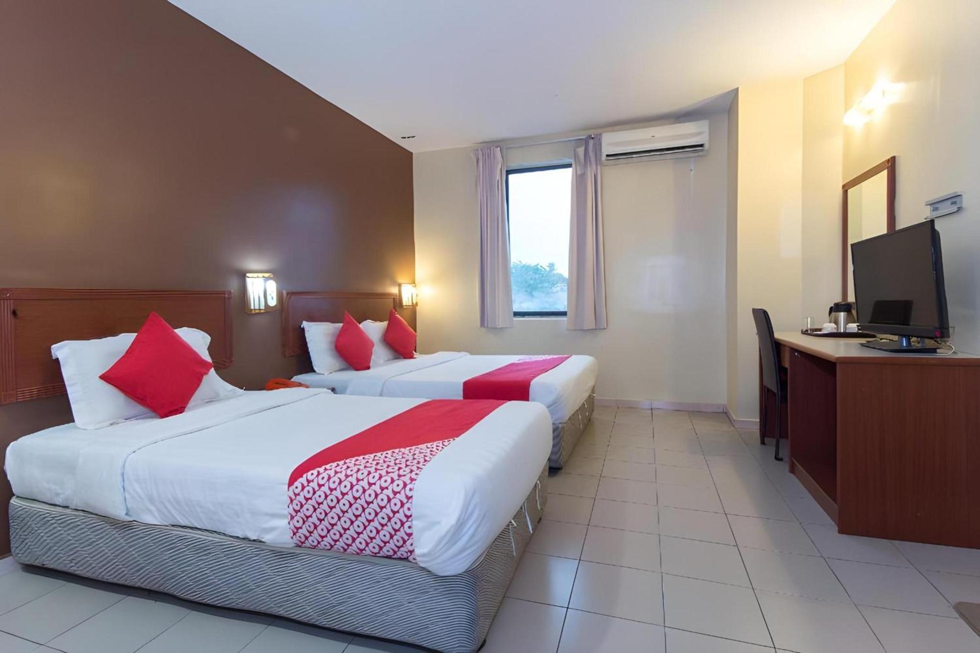 Super Oyo 447 Comfort Hotel Meru กลัง ภายนอก รูปภาพ