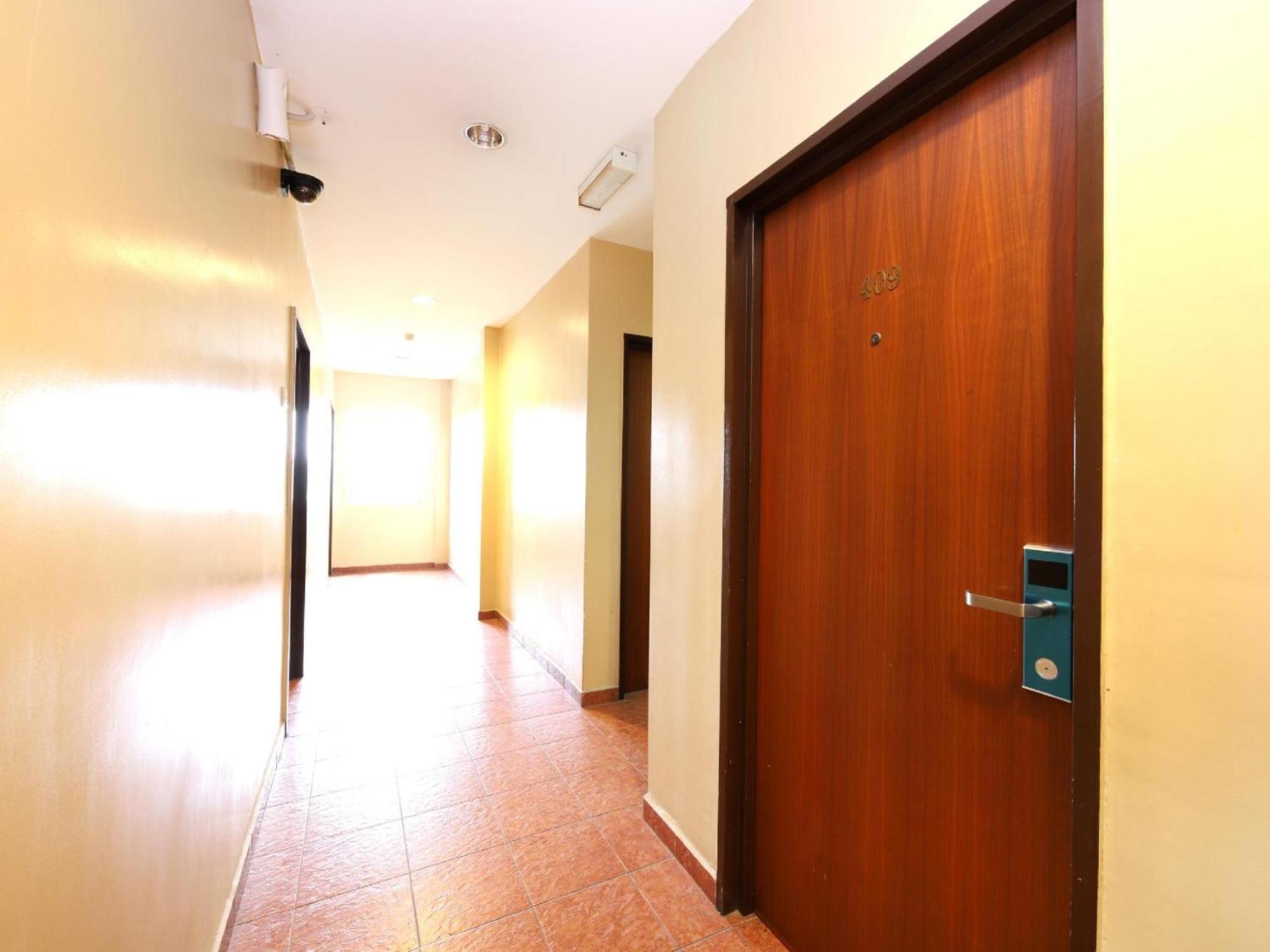 Super Oyo 447 Comfort Hotel Meru กลัง ภายนอก รูปภาพ