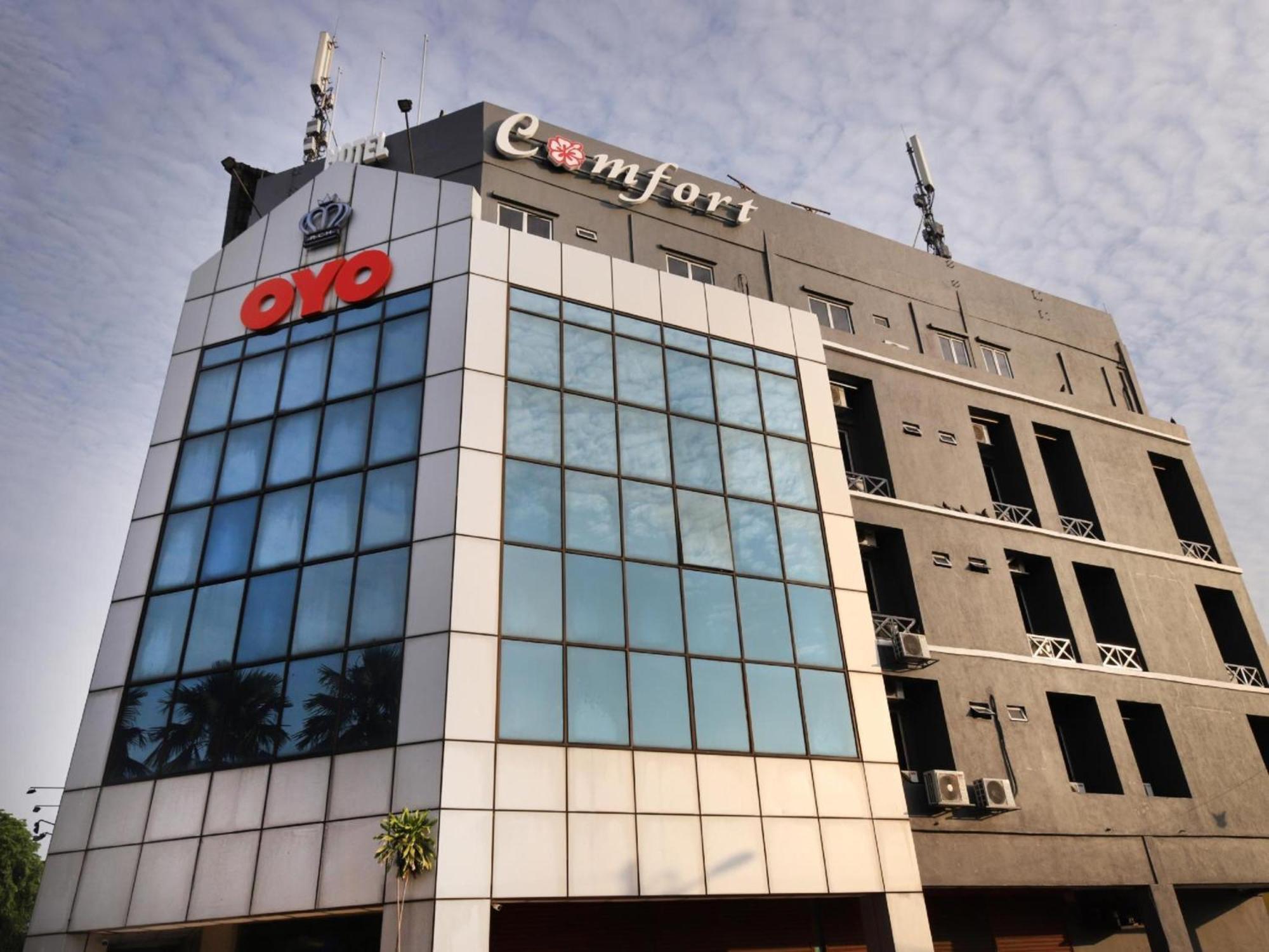 Super Oyo 447 Comfort Hotel Meru กลัง ภายนอก รูปภาพ